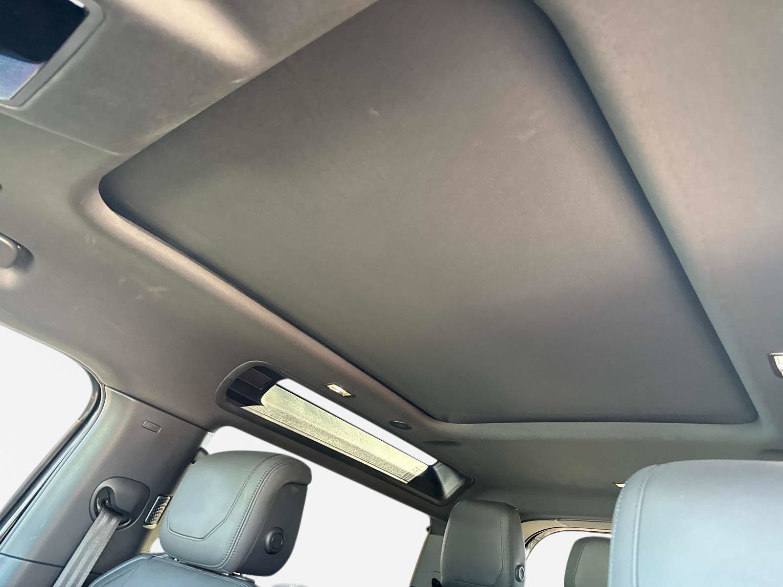 Used 2024 Land Rover Defender 90 S image 15