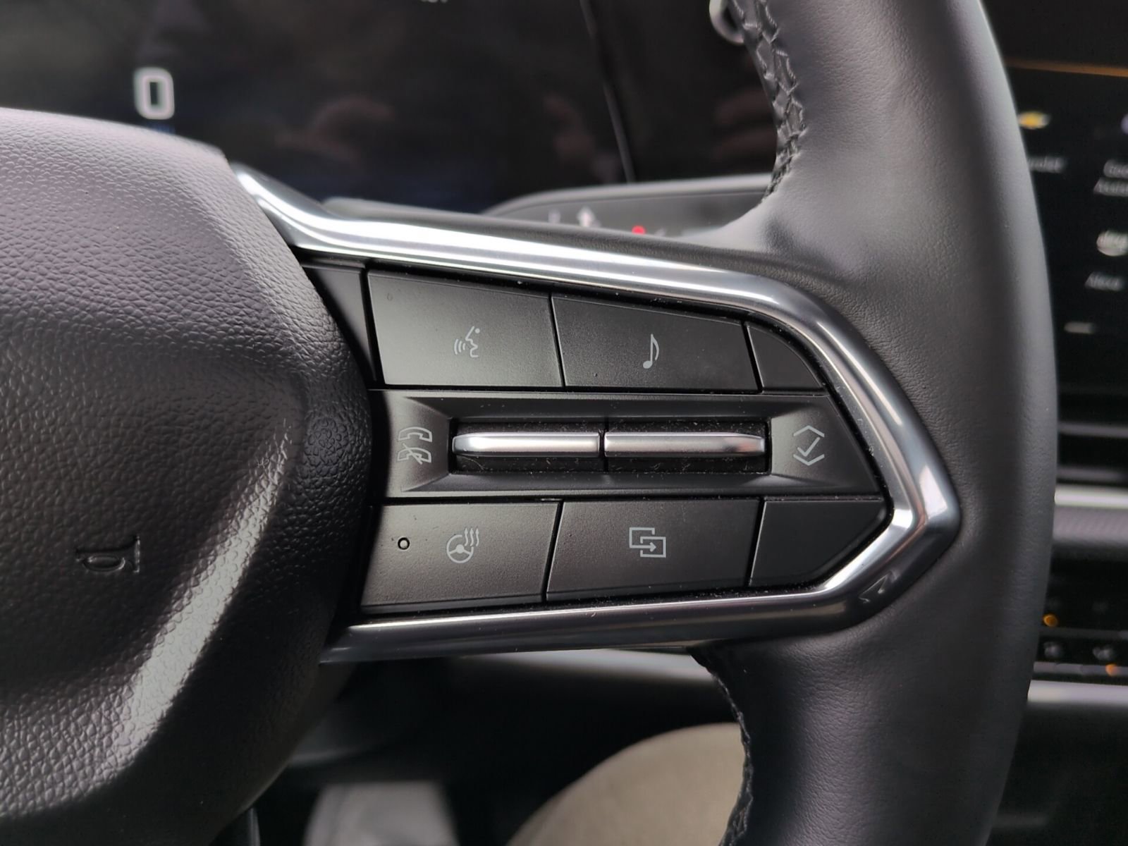 Used 2025 Chevrolet Equinox LT image 20