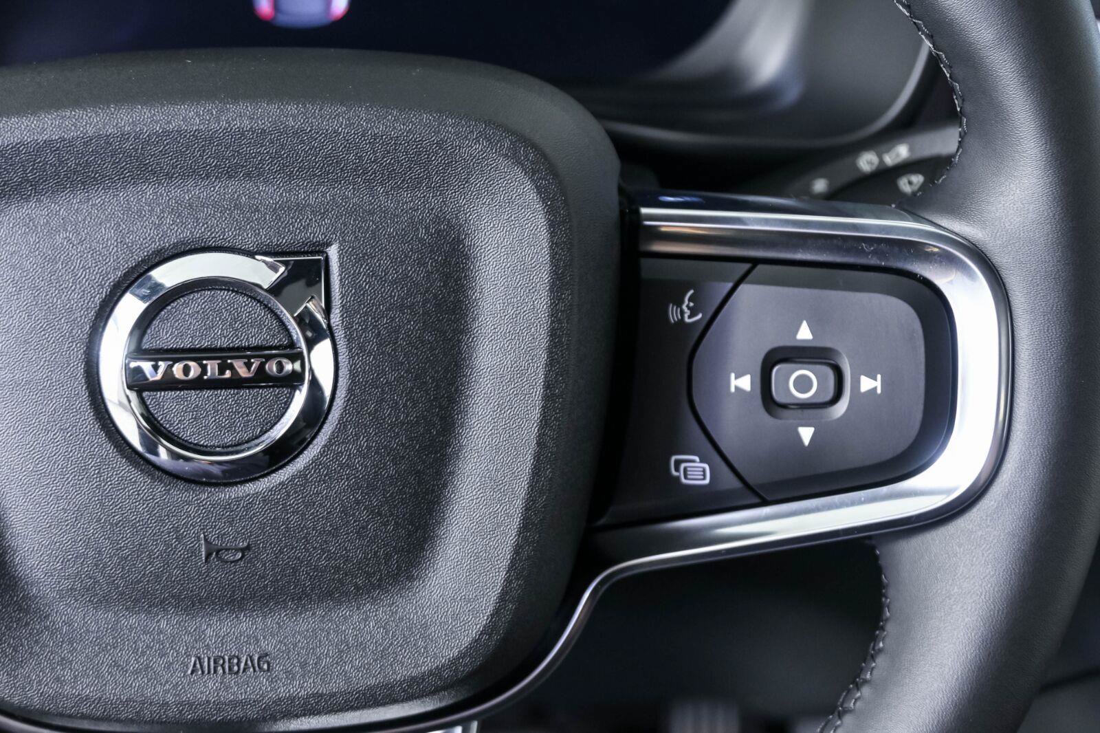 Certified 2023 Volvo C40 P8 Recharge Ultimate w/ Protection Package Premier AWD/4WD image 11