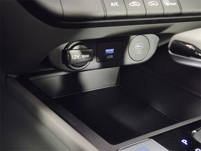 Certified 2025 Hyundai Elantra SE image 23