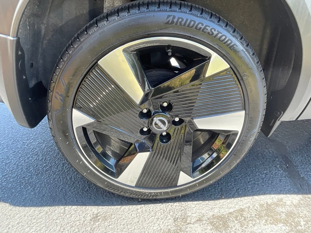 Certified 2025 Nissan Kicks SR FWD image 28