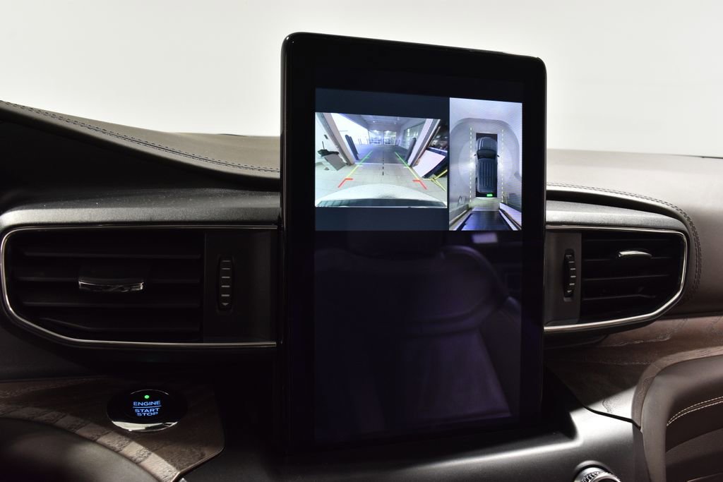 Used 2020 Ford Explorer Platinum w/ Premium Technology Package image 23