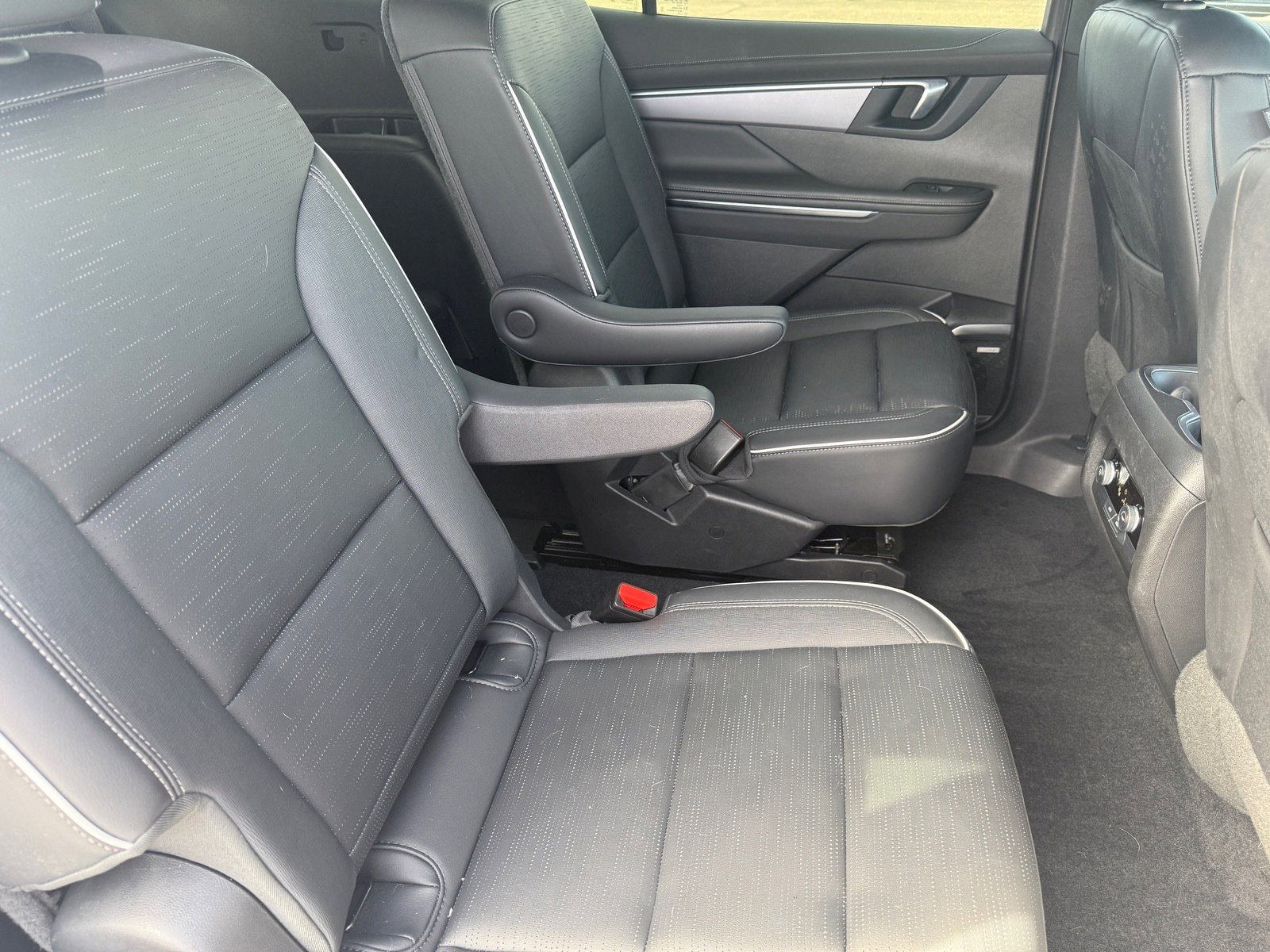 Used 2025 Buick Enclave Sport Touring w/ Power Package image 28