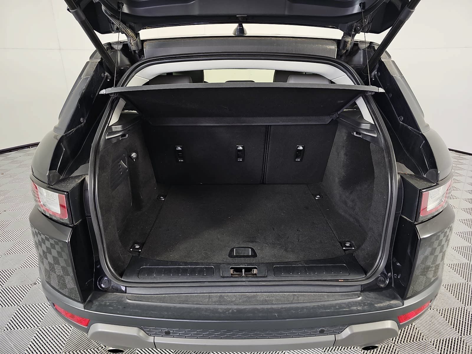Used 2018 Land Rover Range Rover Evoque SE AWD/4WD image 12