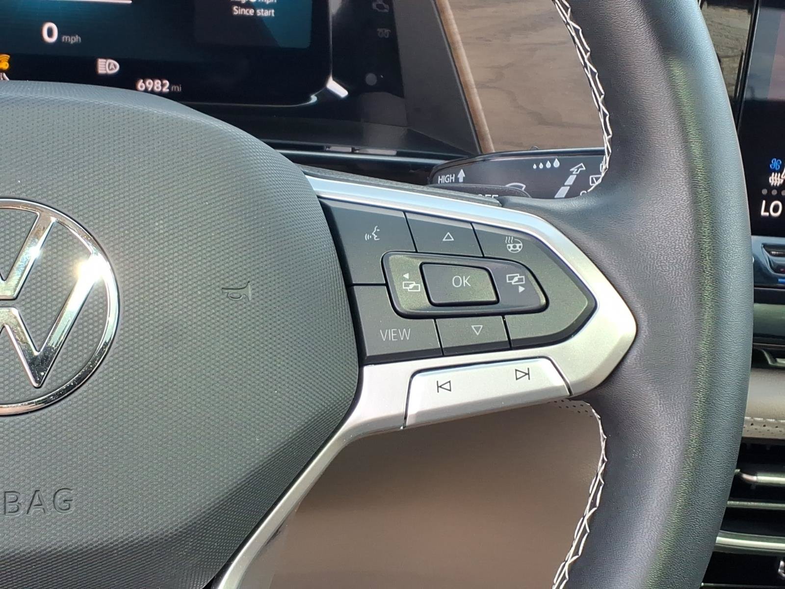 Used 2025 Volkswagen Atlas SE FWD image 19