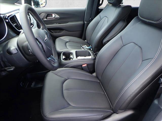 New 2026 Chrysler Pacifica Select AWD/4WD image 14