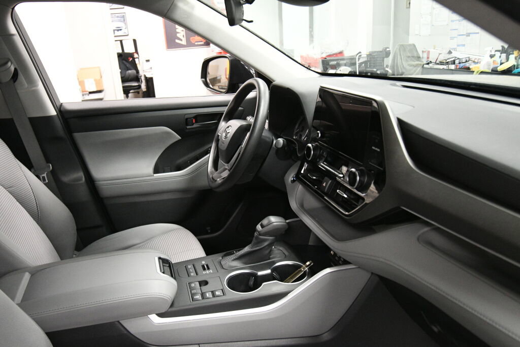 Used 2023 Toyota Highlander L AWD/4WD image 29