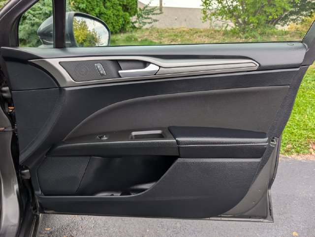 Used 2020 Ford Fusion SE FWD image 33