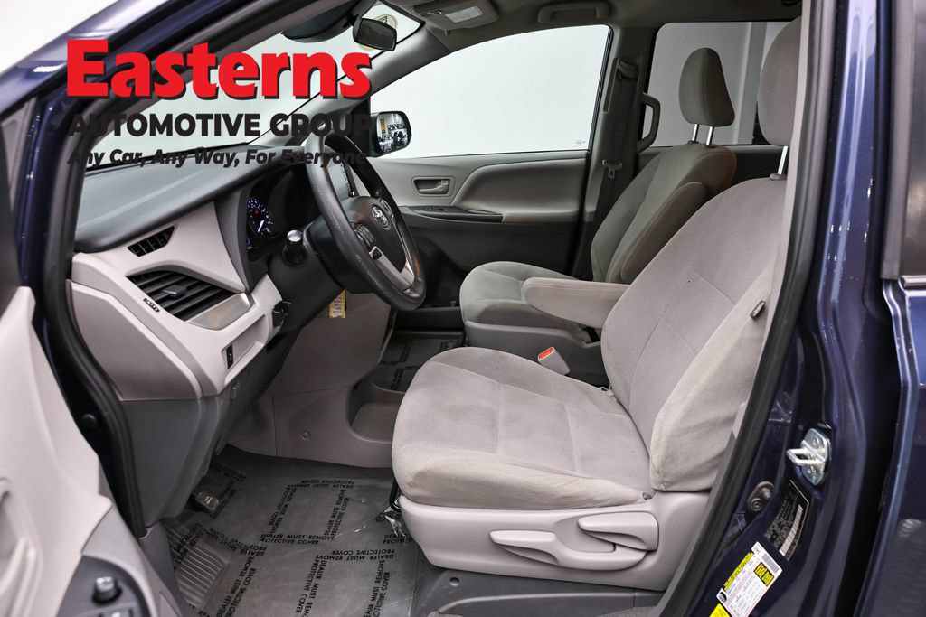 Used 2020 Toyota Sienna L FWD image 13