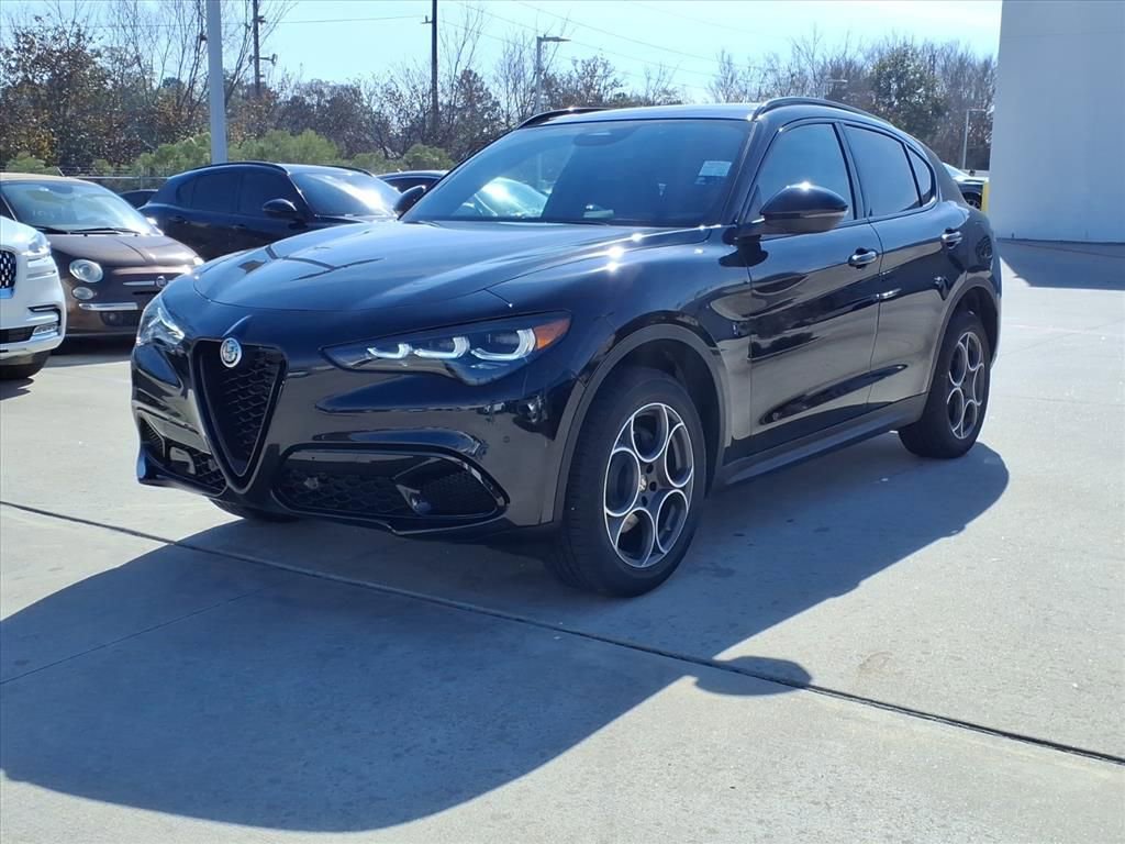 New 2026 Alfa Romeo Stelvio Sprint w/ Convenience Package image 2