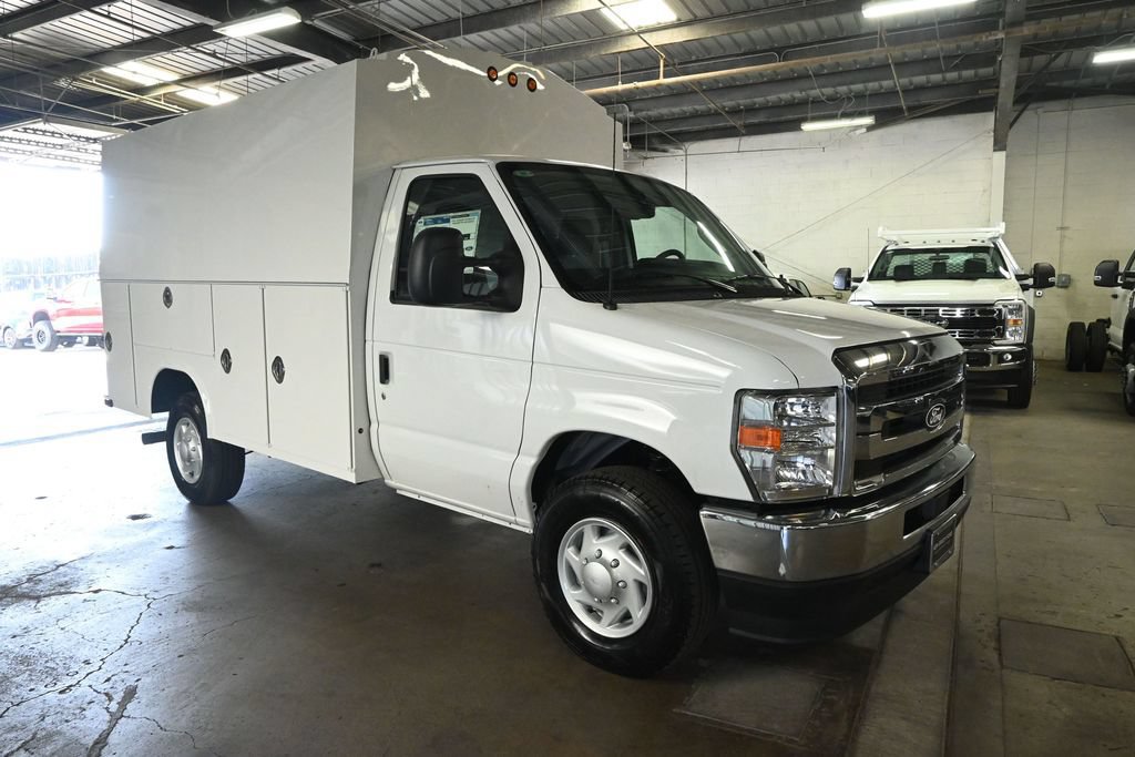 New 2026 Ford E-350 and Econoline 350 Super Duty w/ Power Equipment Group RWD image 3