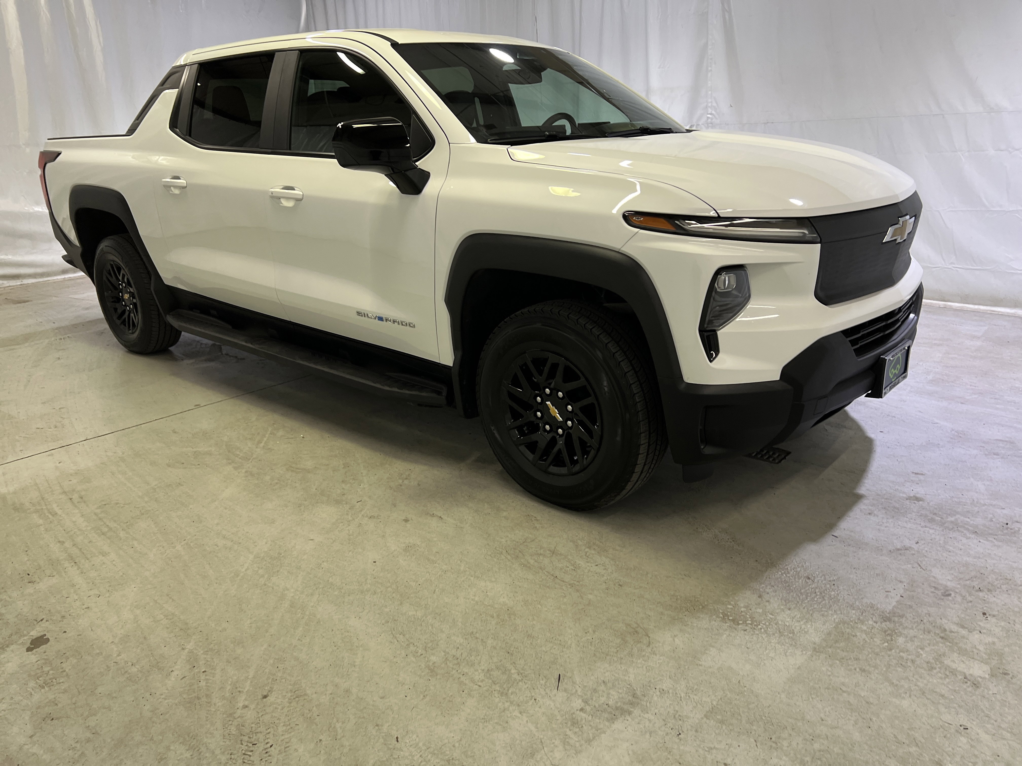 Used 2024 Chevrolet Silverado EV W/T AWD/4WD image 2