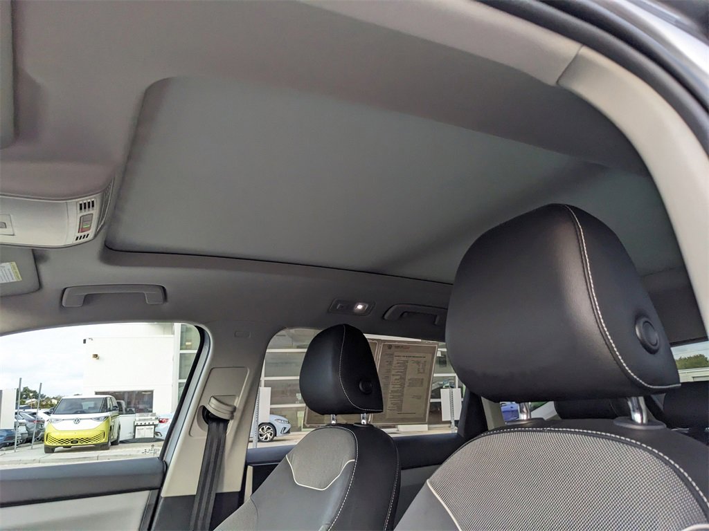 Certified 2023 Volkswagen Taos SE w/ Panoramic Sunroof Package image 22