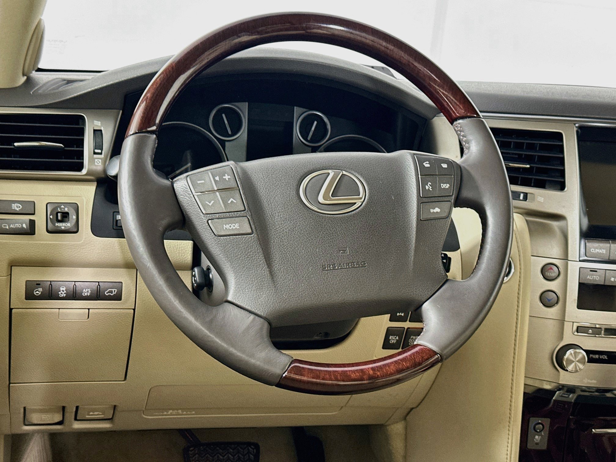 Used 2014 Lexus LX 570 4WD image 18