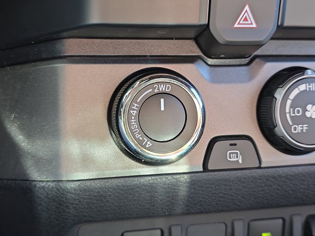 Used 2019 Toyota Tacoma TRD Off-Road w/ Technology Package AWD/4WD image 27