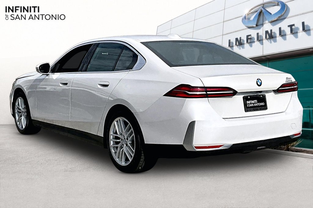 Used 2025 BMW 530i w/ Premium Package RWD image 16
