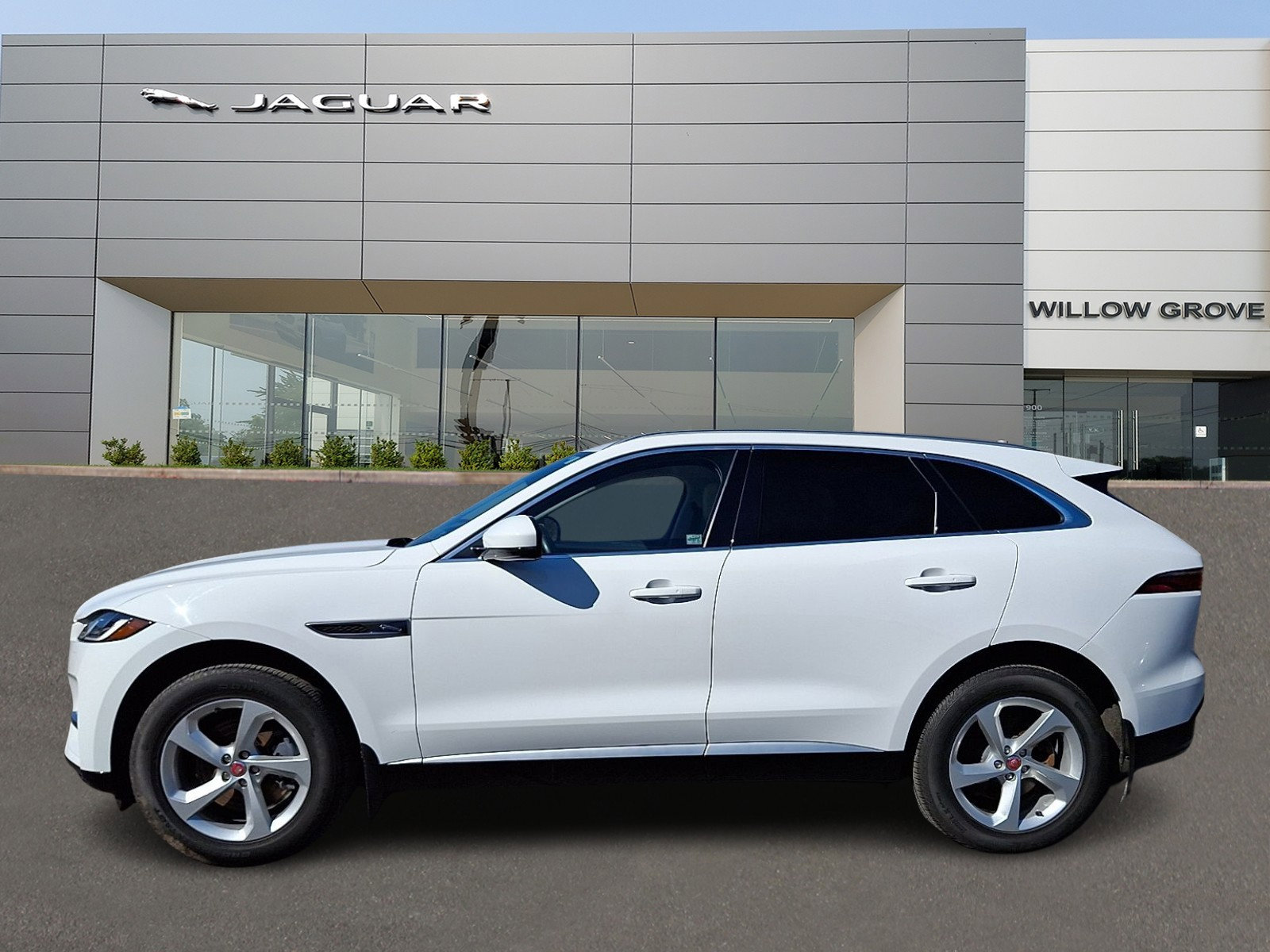Used 2023 Jaguar F-PACE S image 6