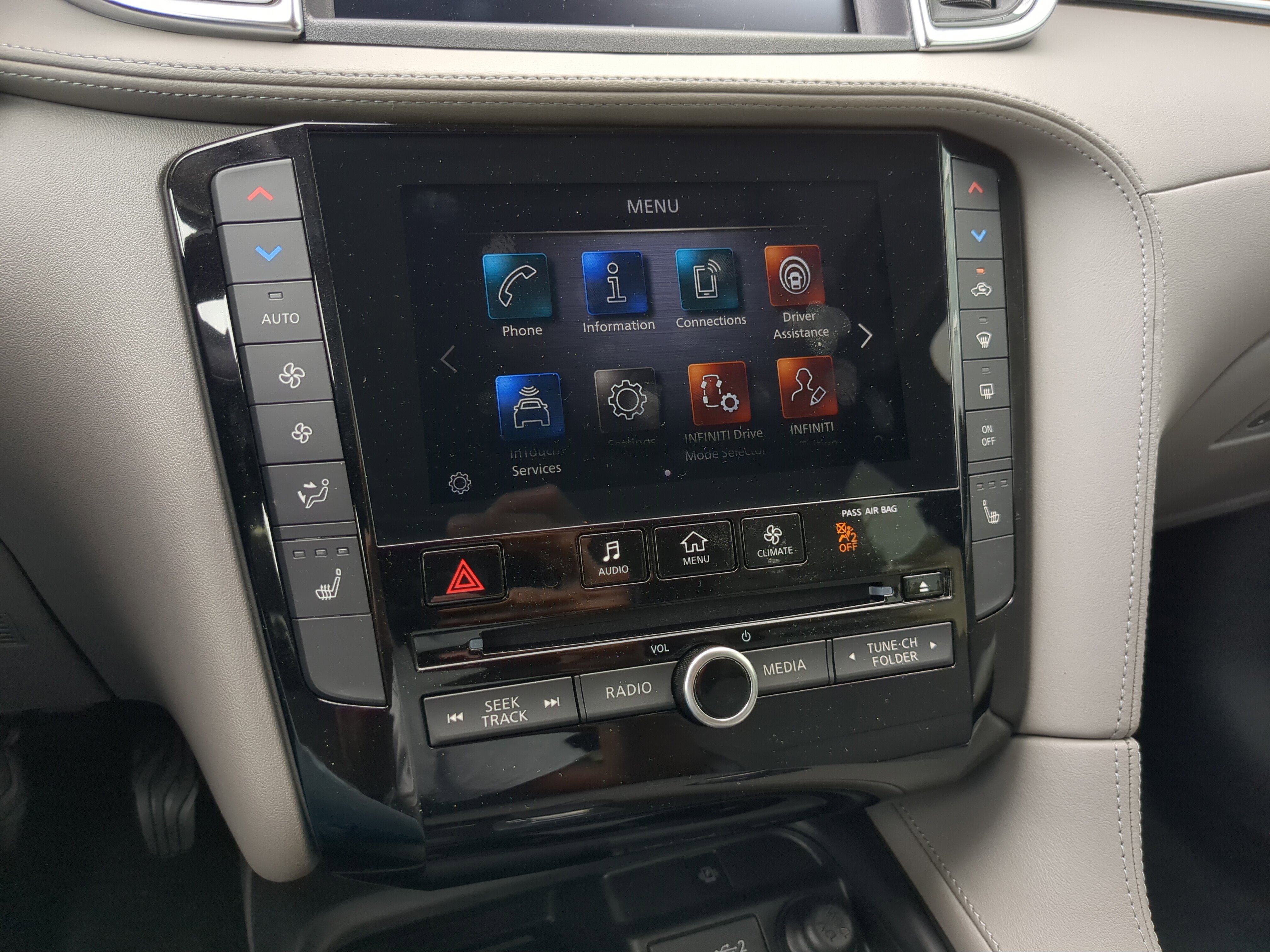 New 2025 INFINITI QX50 Luxe image 22