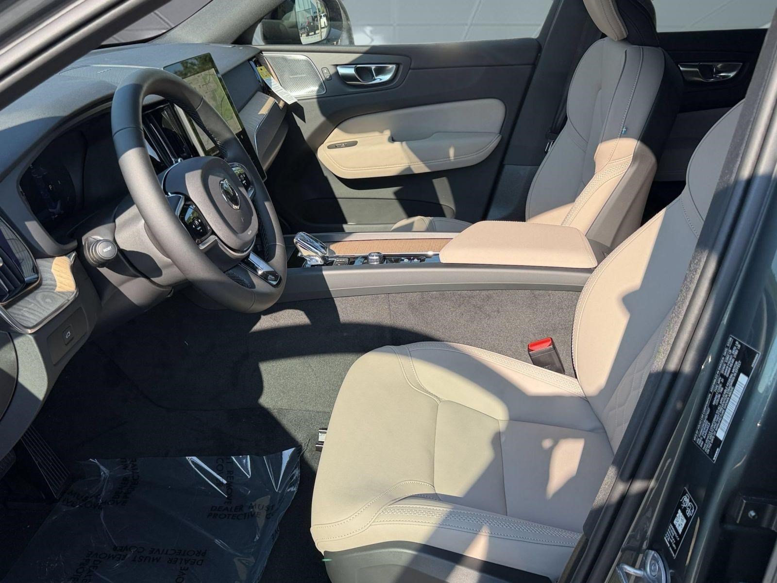 New 2027 Volvo XC60 B5 Plus AWD/4WD image 5