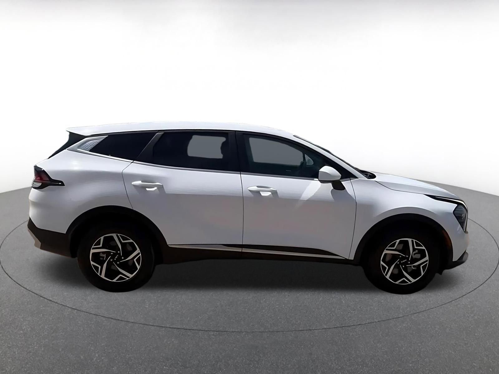 Used 2025 Kia Sportage LX FWD image 16