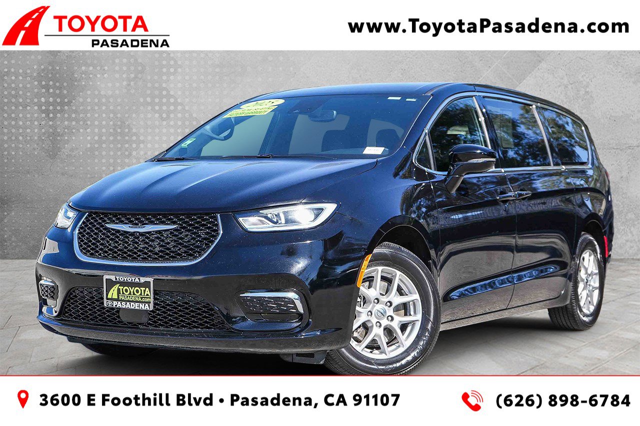 Used 2025 Chrysler Pacifica Select FWD image 1