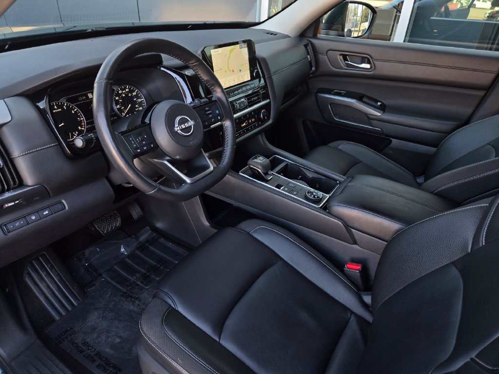 Used 2025 Nissan Pathfinder SL AWD/4WD image 10