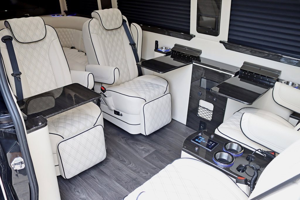 Used 2024 Mercedes-Benz Sprinter 3500 image 42