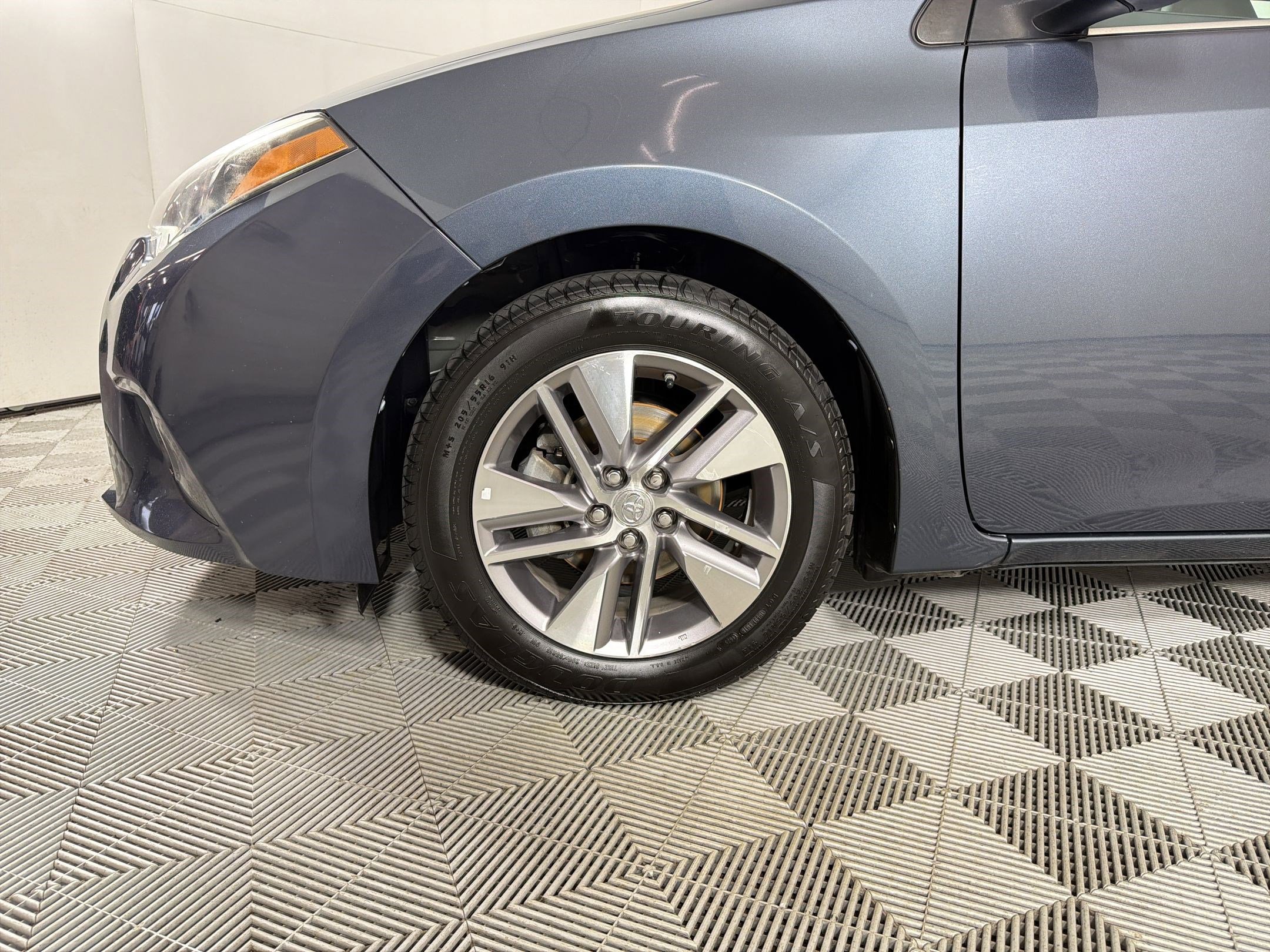 Used 2015 Toyota Corolla LE FWD image 12