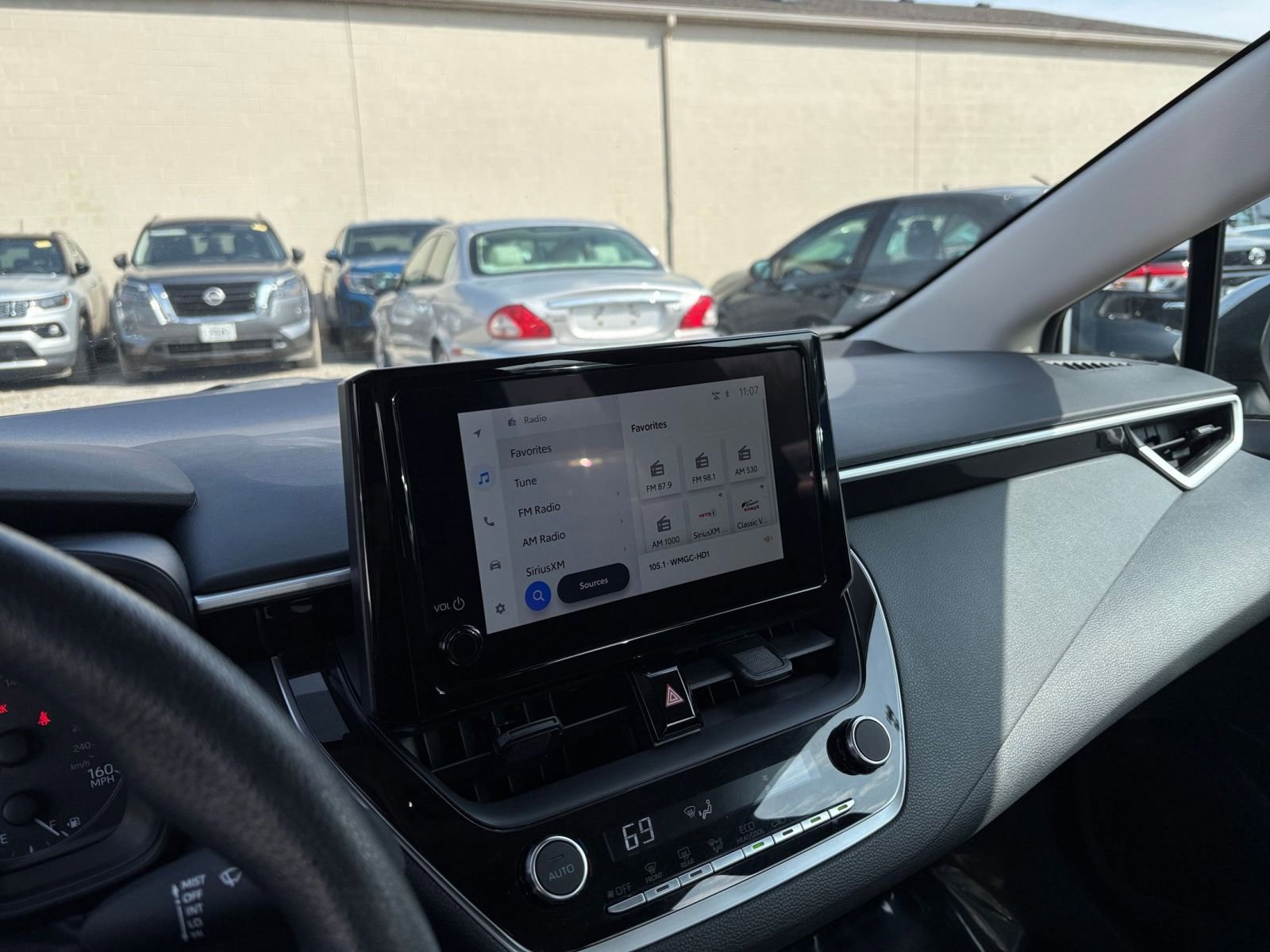 Used 2025 Toyota Corolla LE image 21