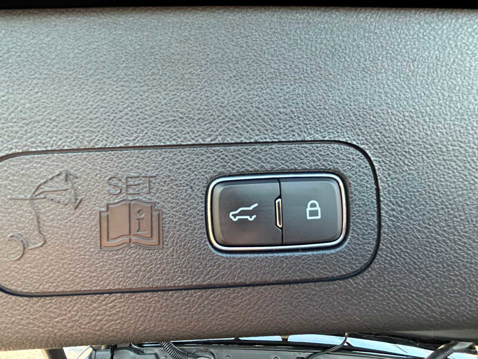 Used 2023 Lincoln Aviator AWD w/ Premium Package image 14