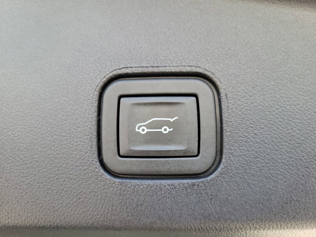 Used 2024 Cadillac Lyriq Sport w/ LPO, Floor Liner Package AWD/4WD image 9