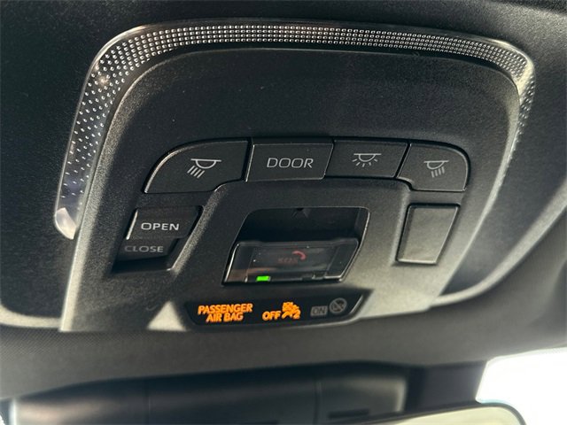 Used 2023 Toyota Crown Limited image 31