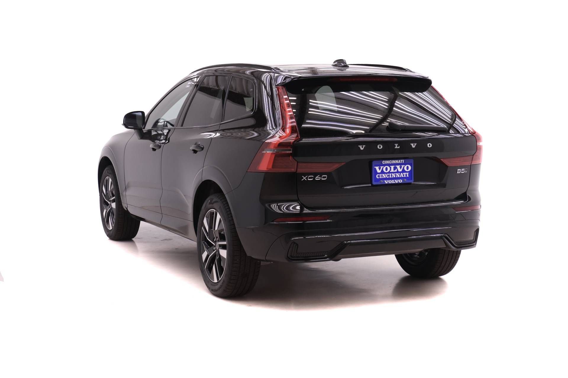 New 2026 Volvo XC60 B5 Plus w/ Protection Package Premier AWD/4WD image 5