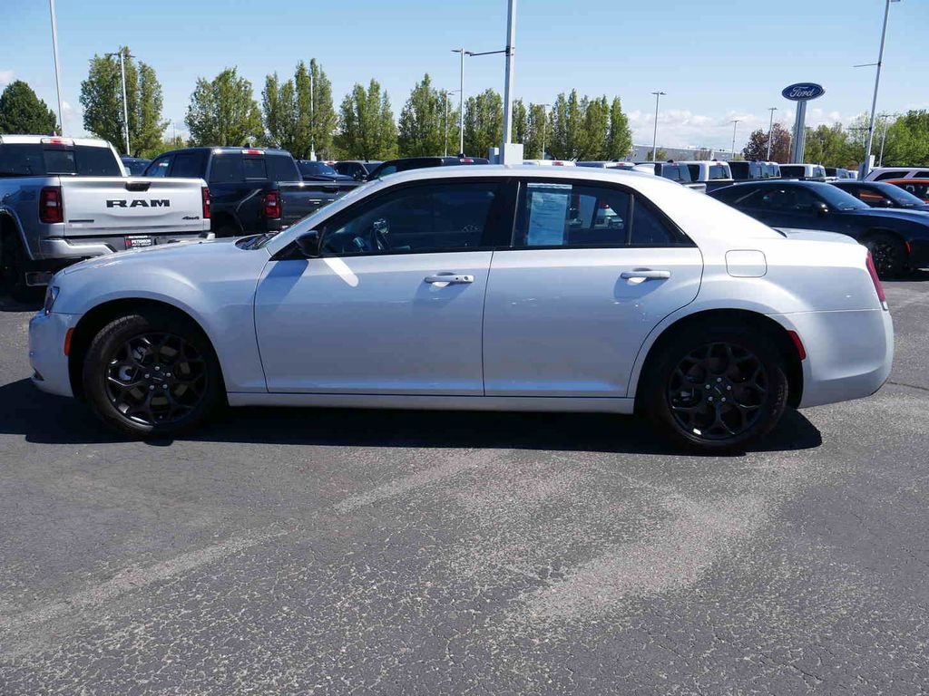 Certified 2022 Chrysler 300 Touring w/ Sport Appearance Package AWD/4WD image 15