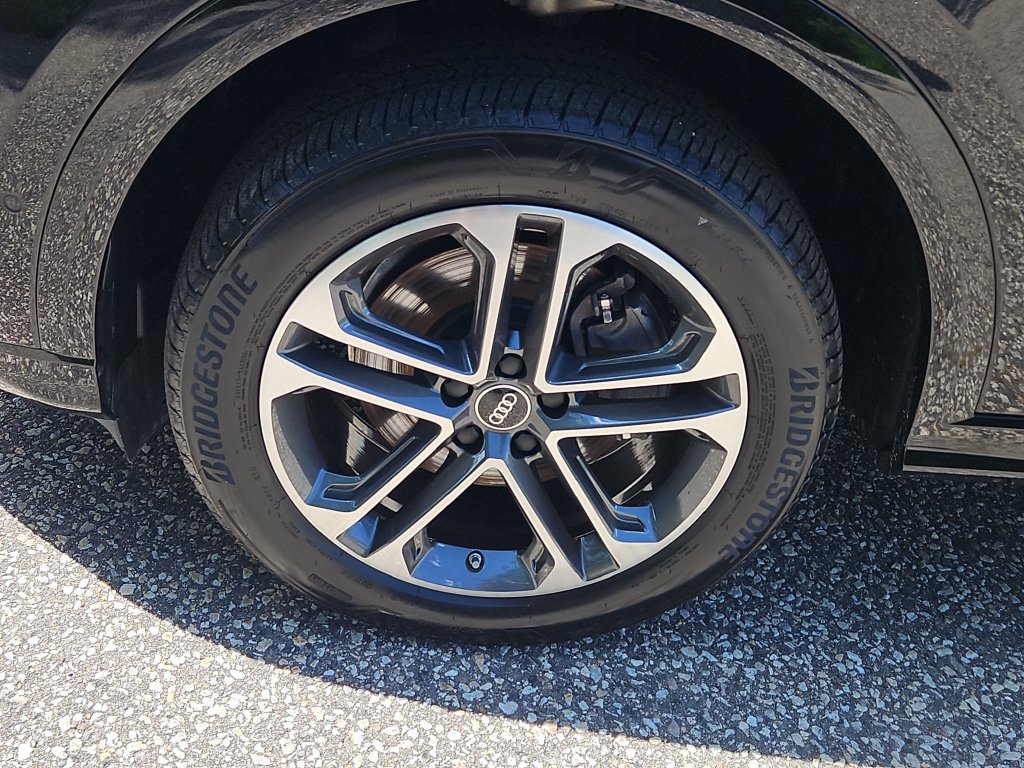 Certified 2025 Audi Q5 Premium w/ Convenience Package AWD/4WD image 2