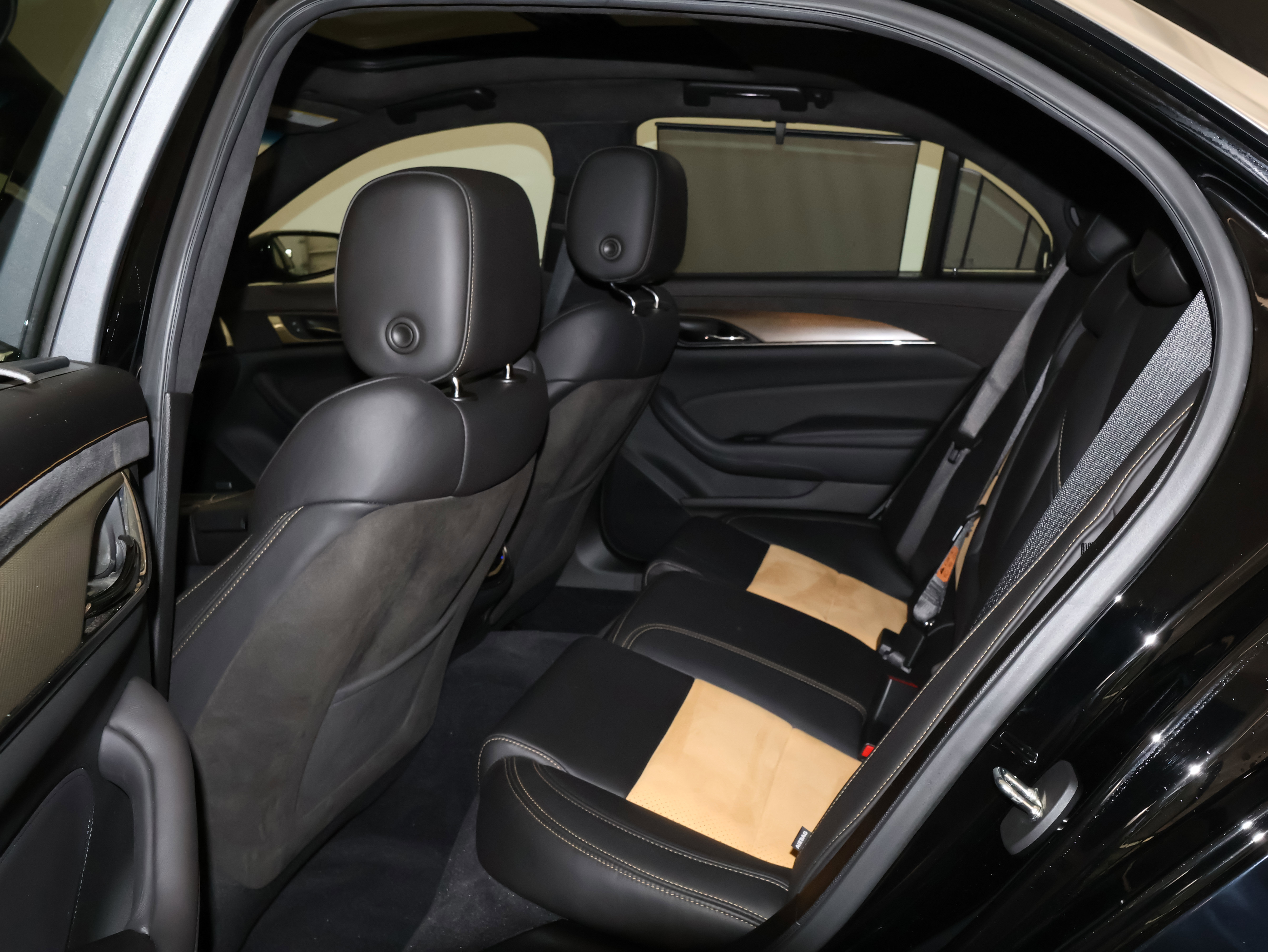 Used 2019 Cadillac CTS V w/ Luxury Package RWD image 22