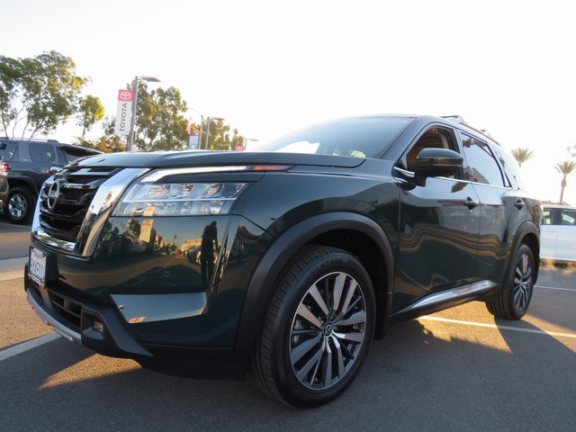 Used 2022 Nissan Pathfinder Platinum w/ Cargo Package image 3