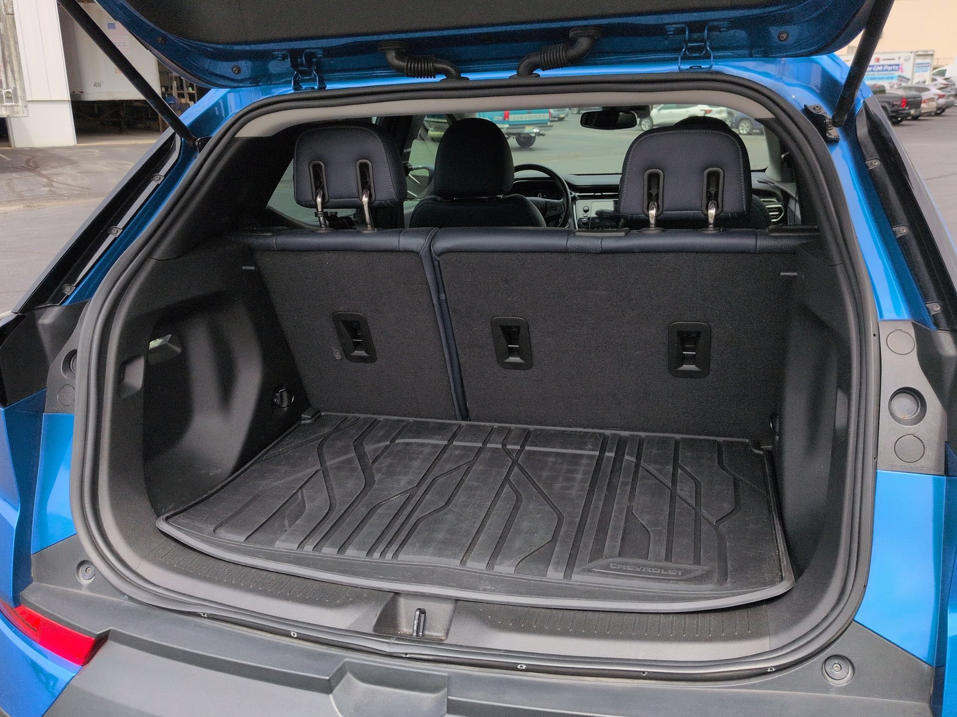 Certified 2022 Chevrolet Bolt EUV LT w/ Convenience Package FWD image 25
