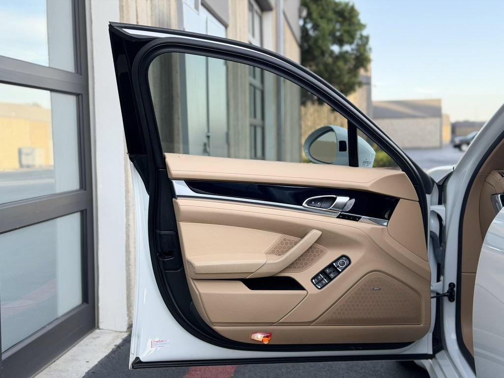 Used 2014 Porsche Panamera S RWD image 13