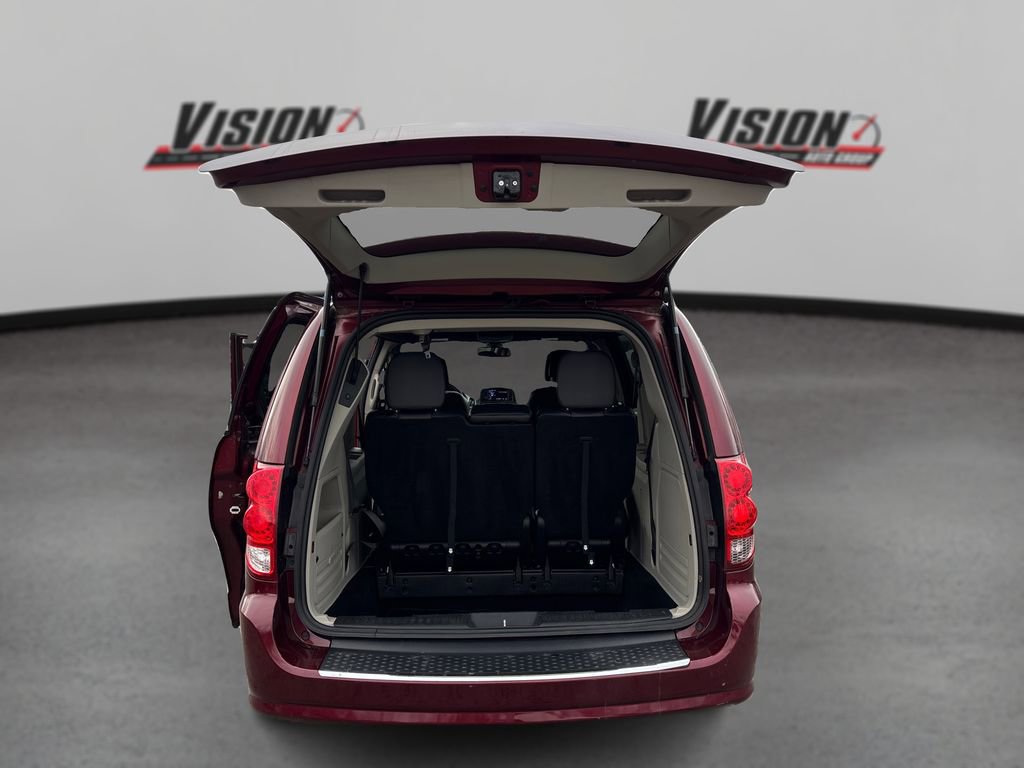 Used 2019 Dodge Grand Caravan SXT image 11