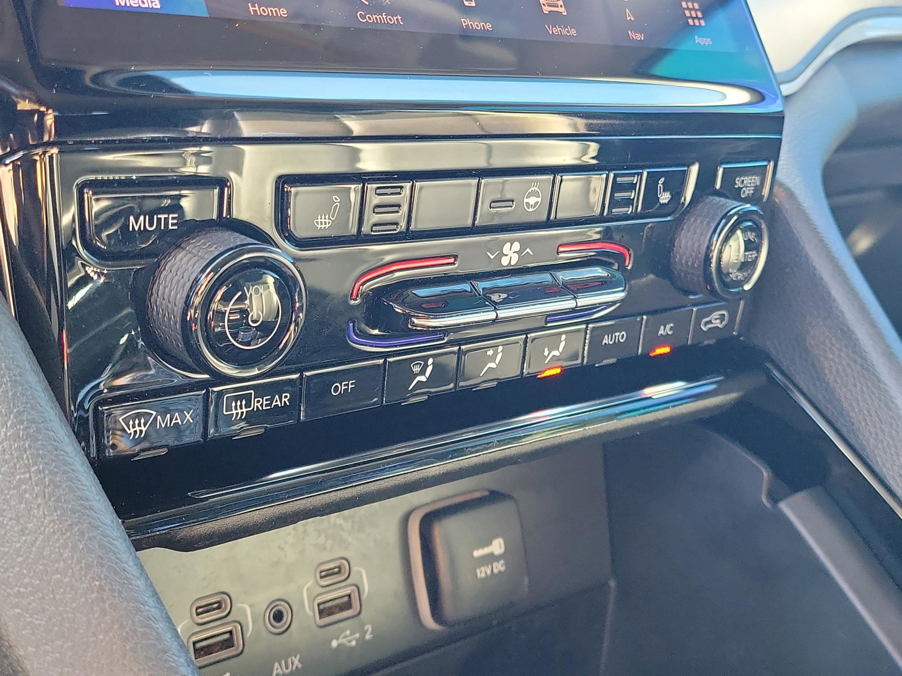 Used 2023 Jeep Grand Cherokee L Limited w/ Black Appearance Package image 31