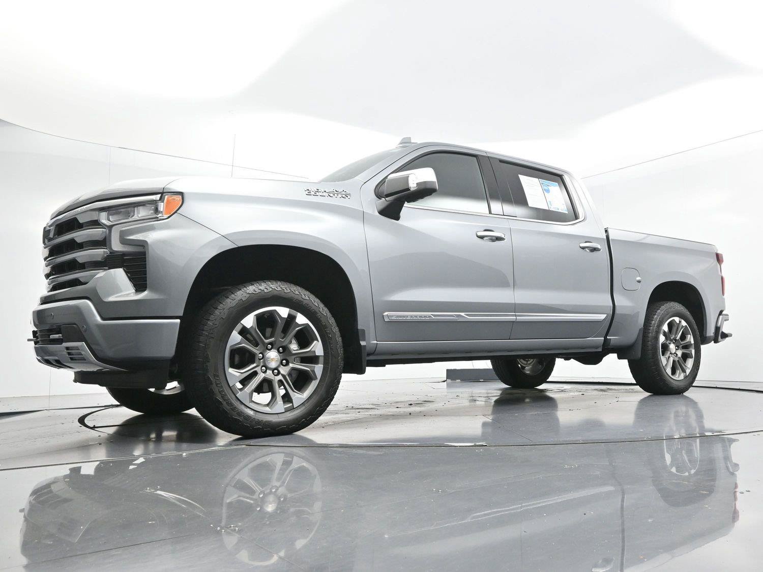 Used 2025 Chevrolet Silverado 1500 High Country w/ Technology Package AWD/4WD image 47
