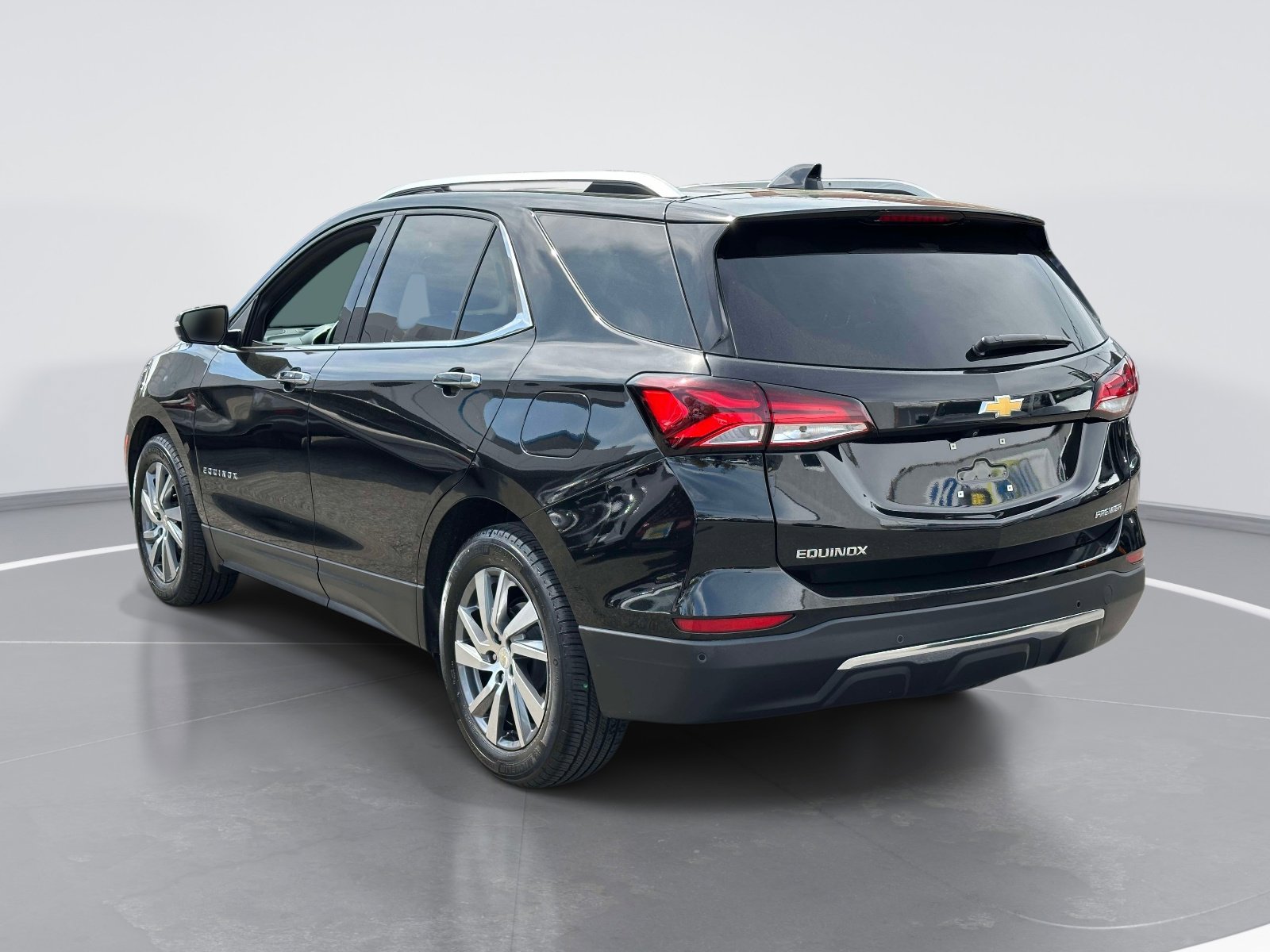 Used 2023 Chevrolet Equinox Premier FWD image 7