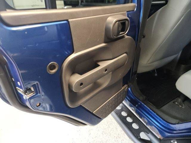 Used 2009 Jeep Wrangler Unlimited X AWD/4WD image 14