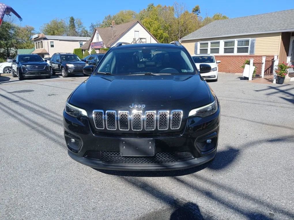 Used 2019 Jeep Cherokee Latitude Plus w/ Comfort/Convenience Group image 2