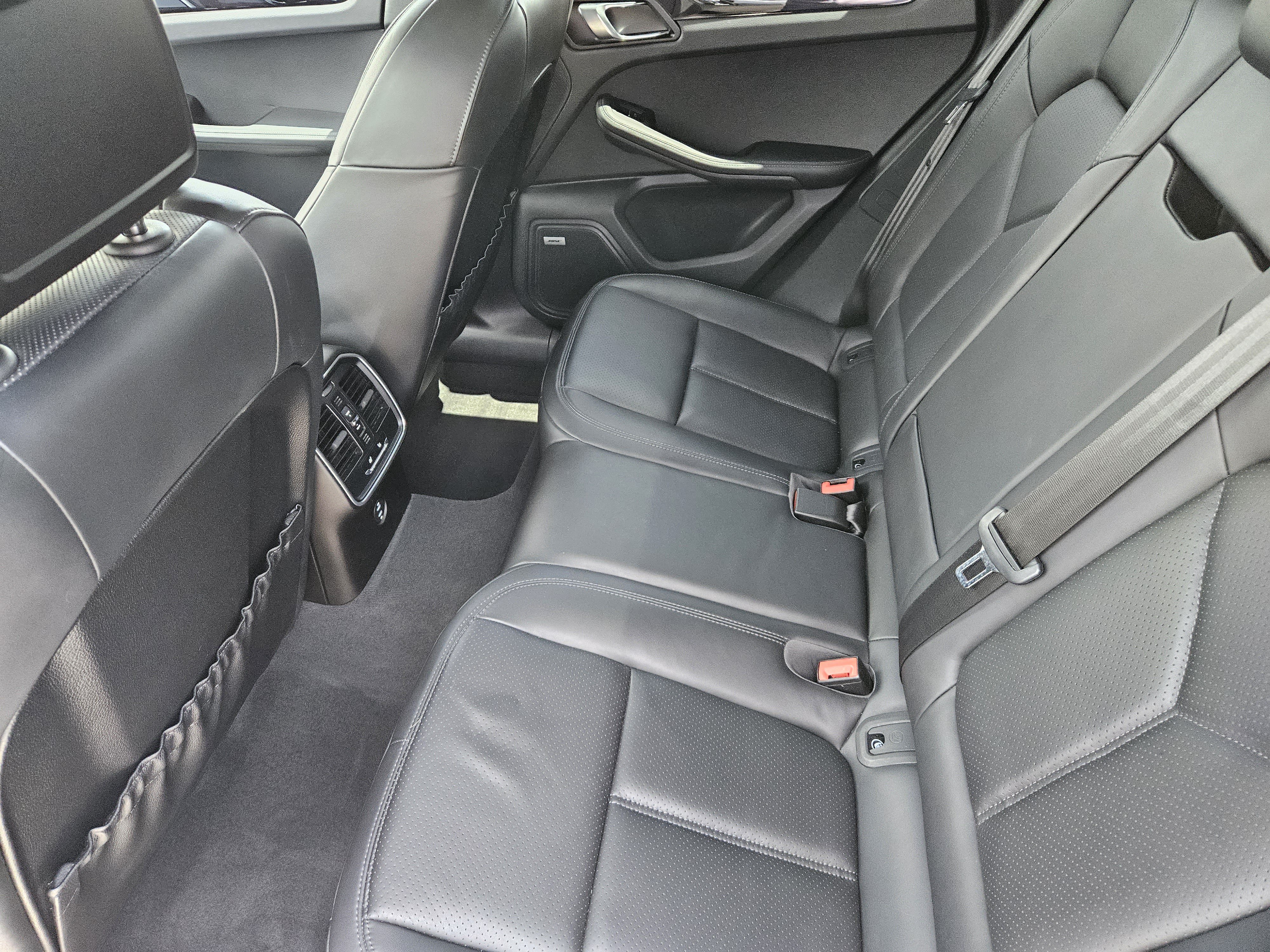 Certified 2023 Porsche Macan S AWD/4WD image 28