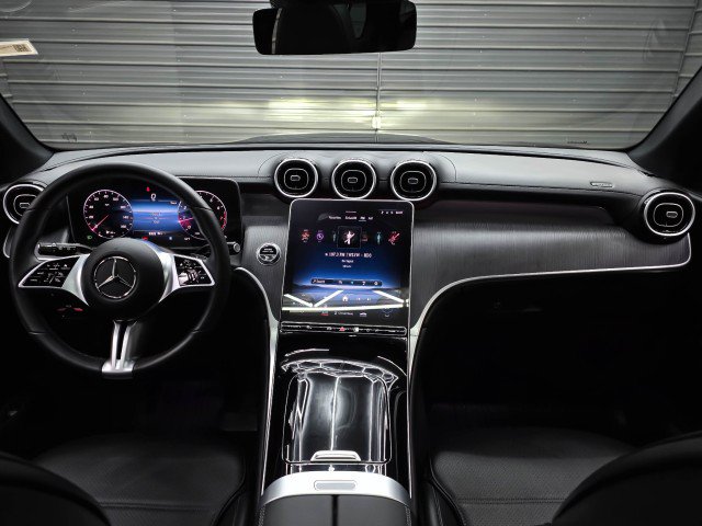 Used 2024 Mercedes-Benz GLC 300 4MATIC image 12