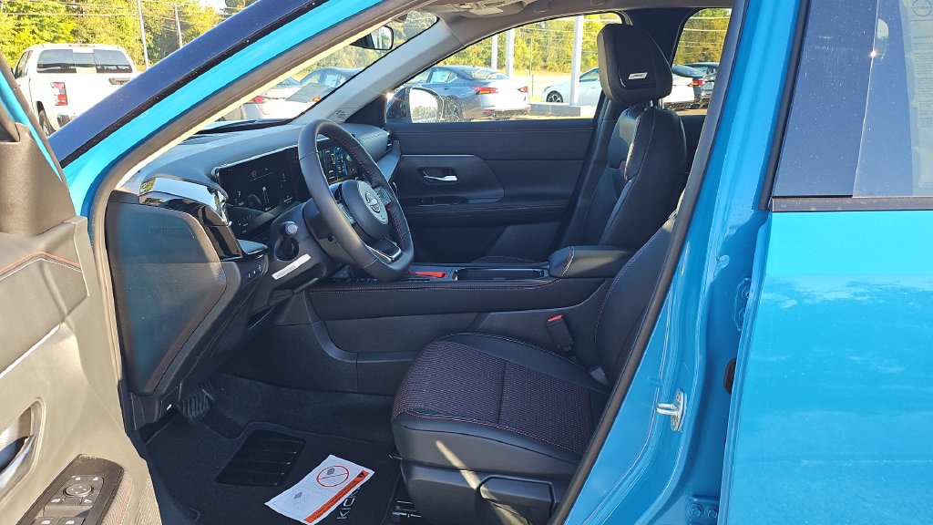 New 2027 Nissan Kicks SR w/ SR Premium Package FWD image 6