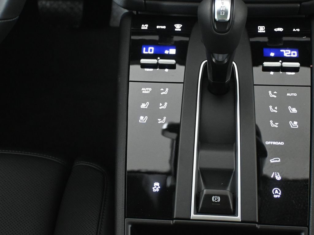 New 2026 Porsche Macan AWD/4WD image 25