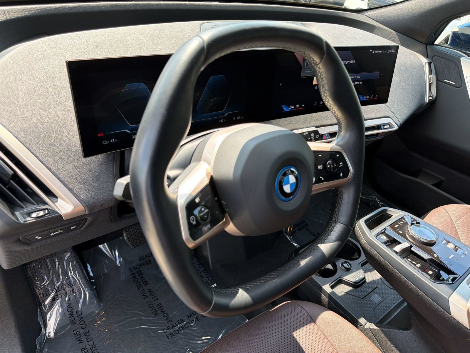 Used 2024 BMW iX xDrive50 w/ Sport Package AWD/4WD image 3